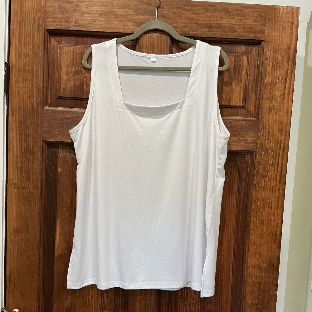 NWOT Woman’s Dressy Long White Tank Top 2X